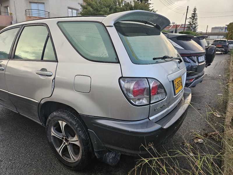 2002 Toyota Harrier 2,2L 2002 Cyprus