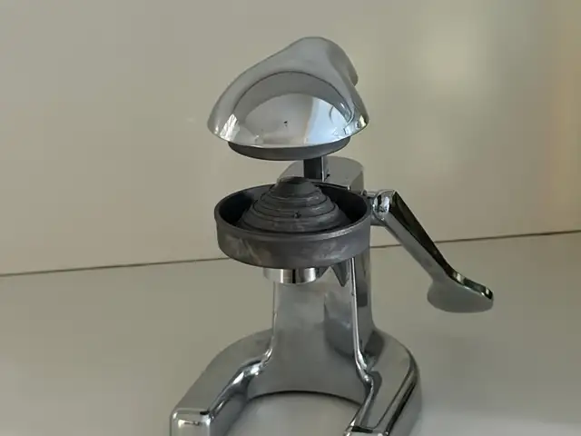 Retro 1980s manual countertop press citrus/orange juicer /chrome stainless steel, Paphos — Paphos - Agios Theodoros
