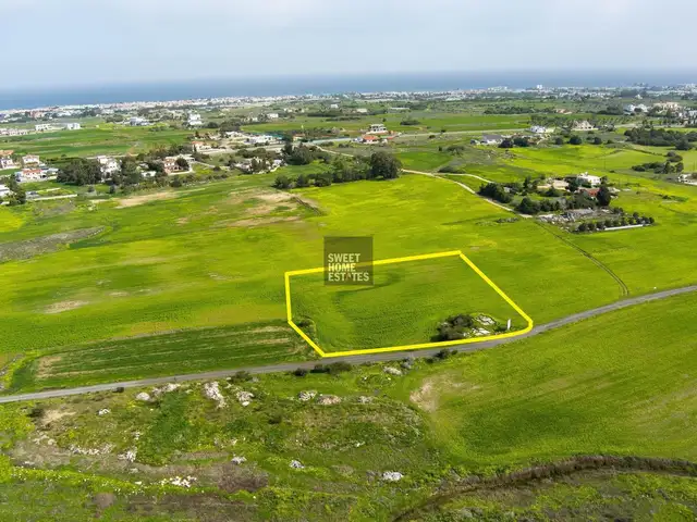 Residential Field 5221 m², Famagusta — Paralimni