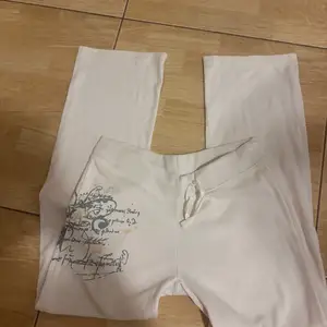 Y2k sweatpants, Επαρχία Λάρνακας — Αραδίππου - Άγιος Φανούριος