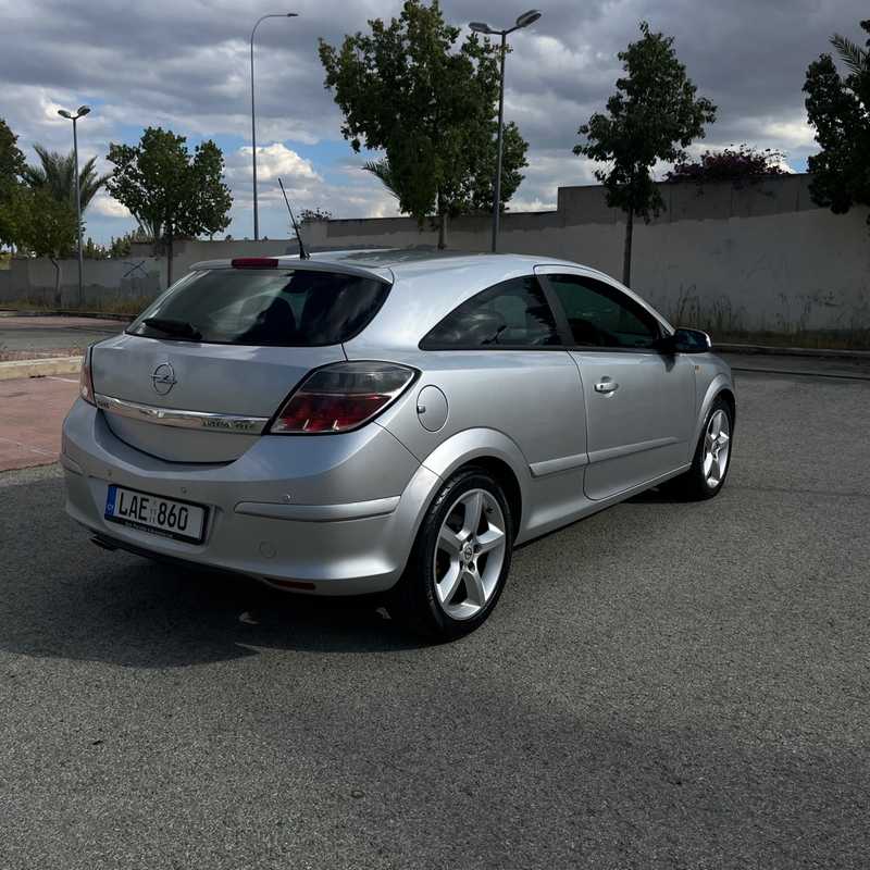 2011 Opel, Vauxhall Astra 1,6L 2011 Cyprus