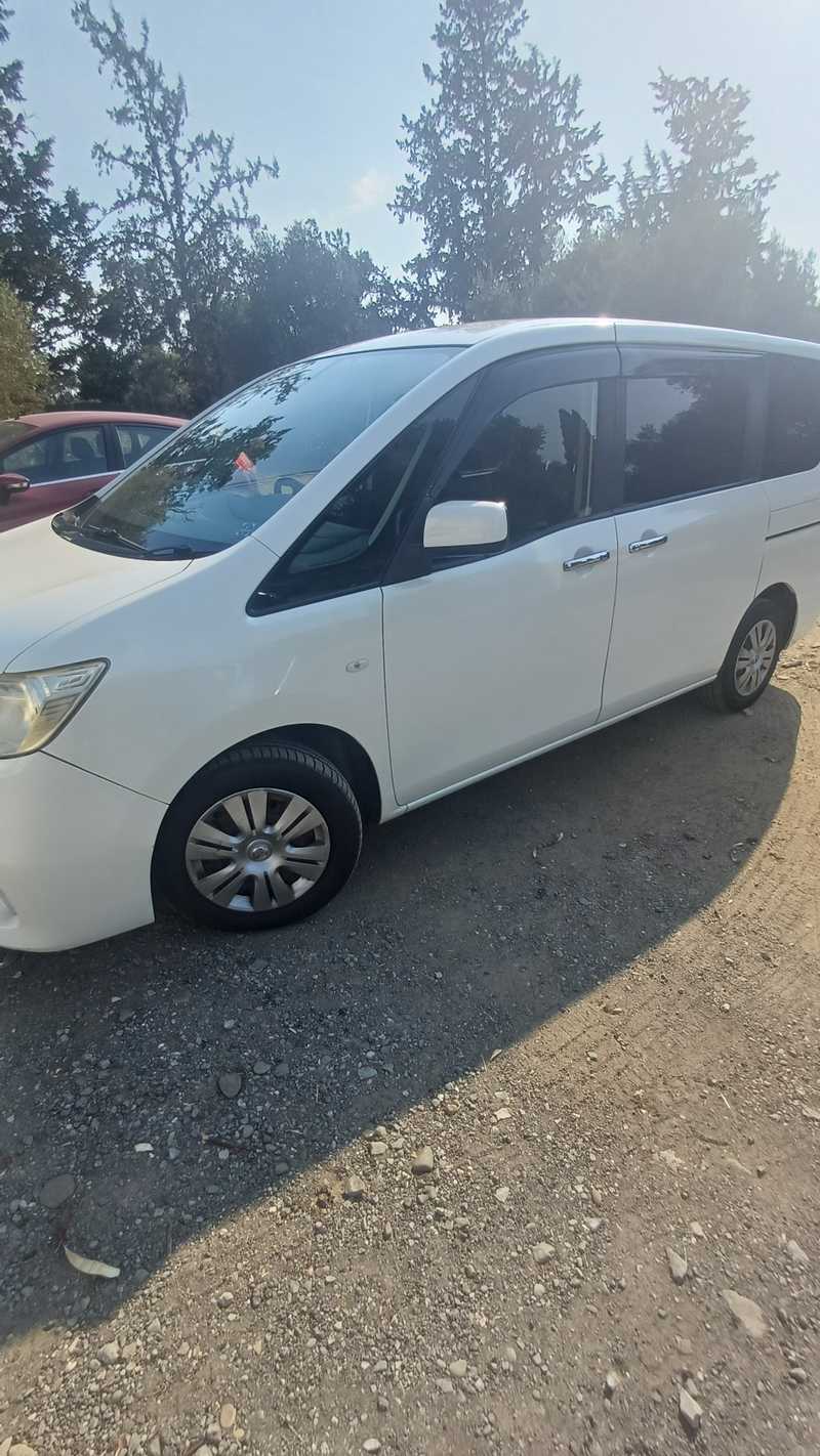 2013 Nissan Serena 2,0L 2013 Cyprus