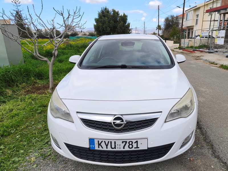 2011 Opel, Vauxhall Astra 1,4L 2011 Cyprus