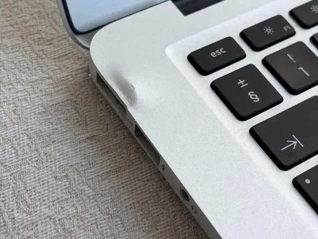 Macbook air 13 ιντσών είναι σε πολύ καλή κατάσταση έρχεται με την θήκη του., Nicosia — Lakatameia - Agios Mamas