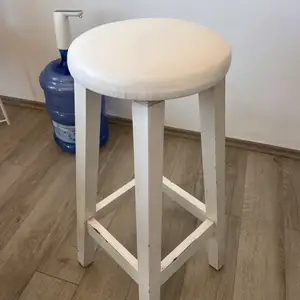 White bar stool with a padded seat, Επαρχία Λεμεσού — Γερμασόγεια