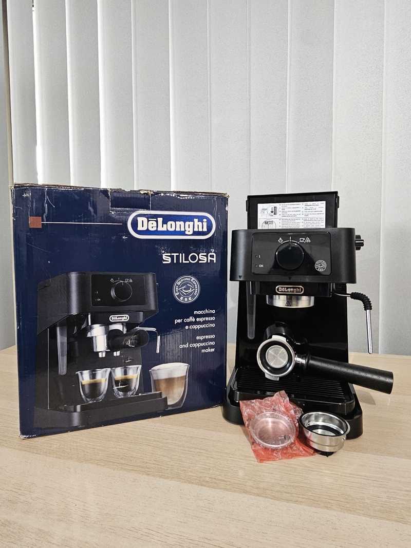Delonghi ec235.bk coffee espresso machine, black €90 Delonghi ec235.bk coffee espresso machine, black €90