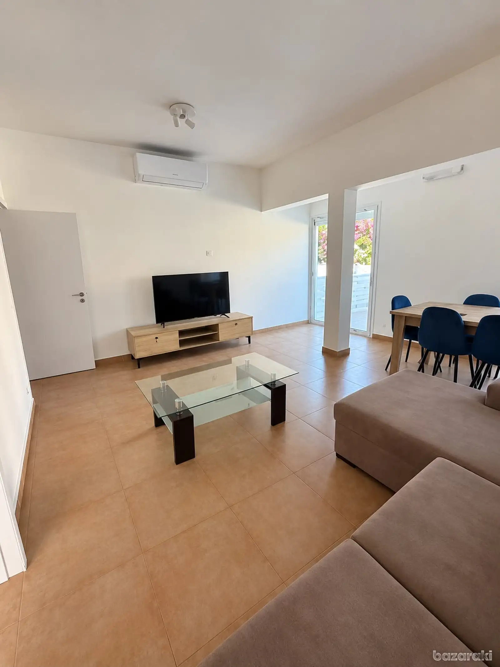 House, 3 bedrooms — 2