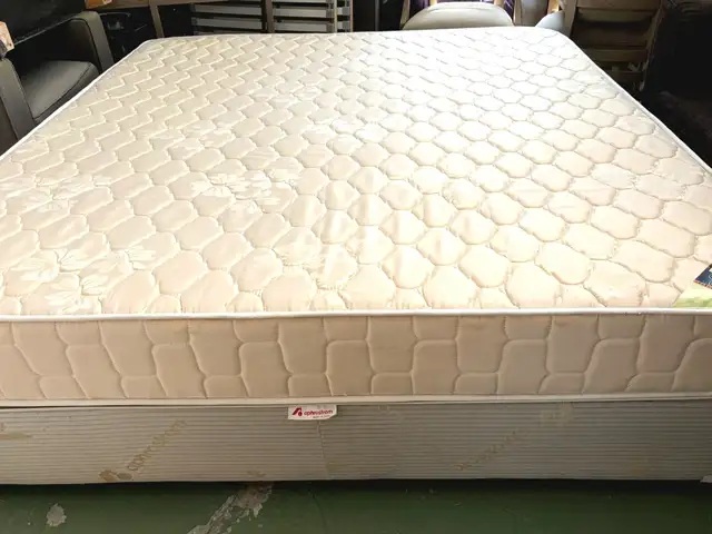 Aphrostrom king size bed with super sleep mattress, Nicosia — Strovolos - Acropolis