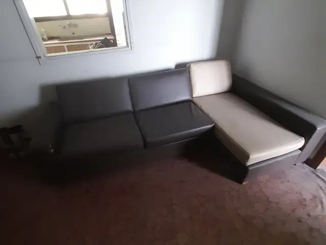 Couch kanapes, Limassol — Limassol - Kapsalos