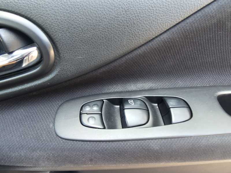 2016 Nissan Serena 2,0L 2016 Cyprus