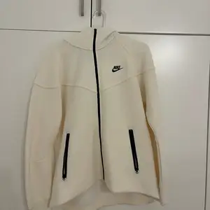 Original nike tech fleece size l, Paphos — Pegeia