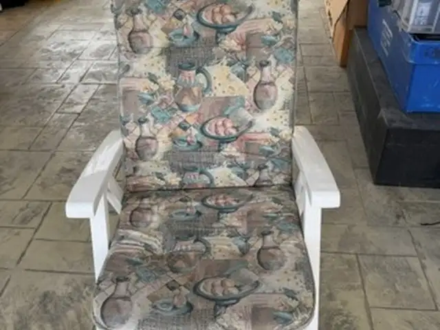 2 white reclining chairs with cushions, Paphos — Agios Georgios