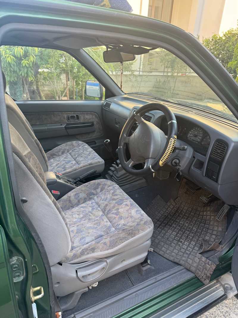 2000 Nissan Navara 2,5L 2000 Cyprus