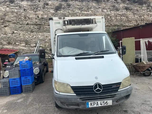 Υπάρχει, Επαρχία Λεμεσού — Άγιος Αθανάσιος