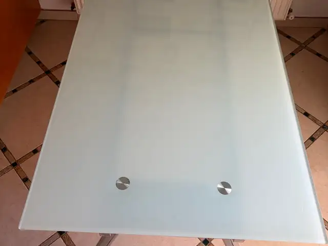 Γυάλινο γραφείο 160 x 80 με νίκελ ρυθμιζόμενα πόδια, κατάλληλο για φοιτητές, Επαρχία Λευκωσίας — Στρόβολος - Άγιος Δημήτριος