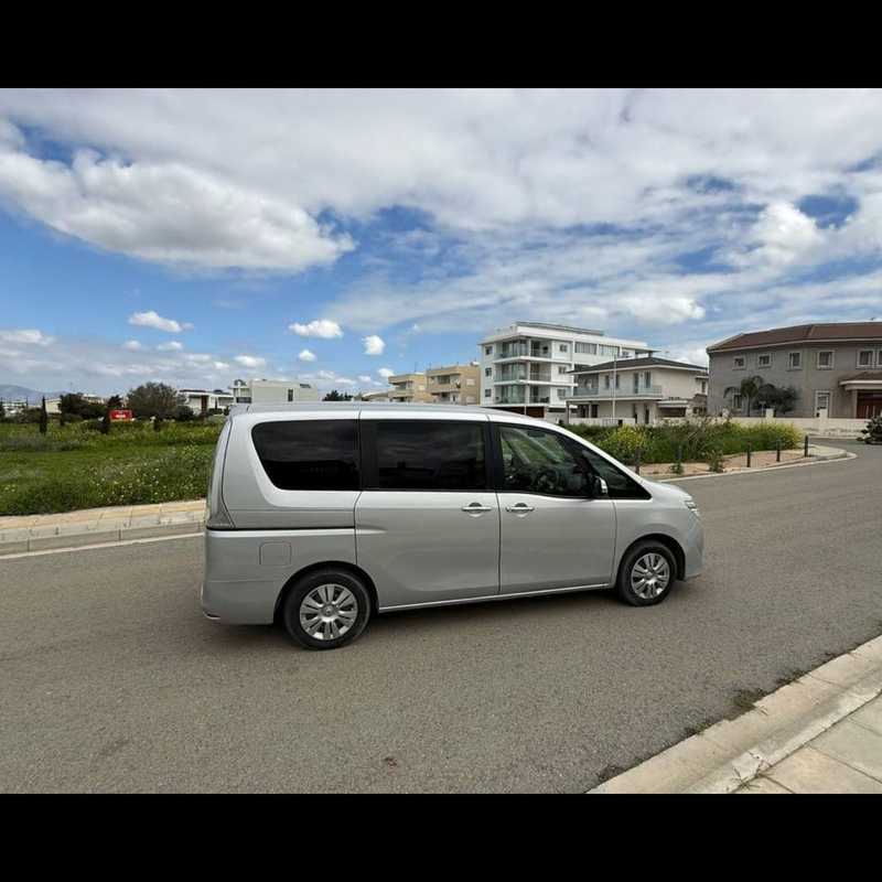2016 Nissan Serena 2,0L 2016 Cyprus