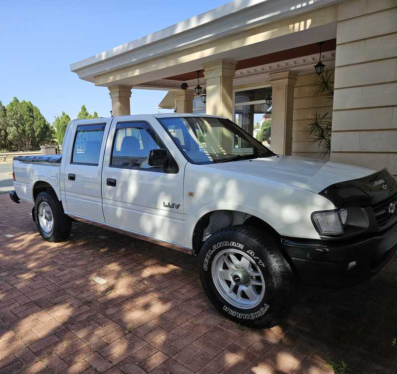 2002 Isuzu Pick-up 2,5L 2002 Cyprus