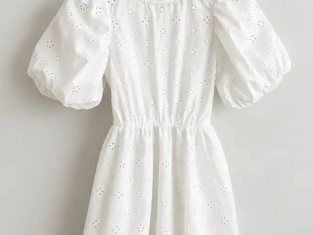White dress, Επαρχία Λάρνακας — Μενεού