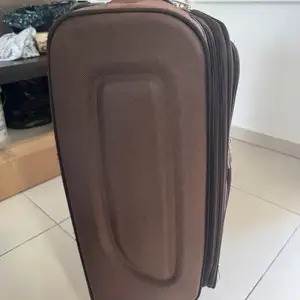 Large brown 4-wheel suitcase, Επαρχία Λάρνακας — Πύλα
