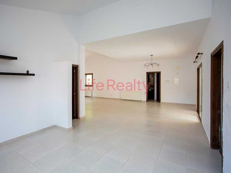 4-bedroom detached house for sale