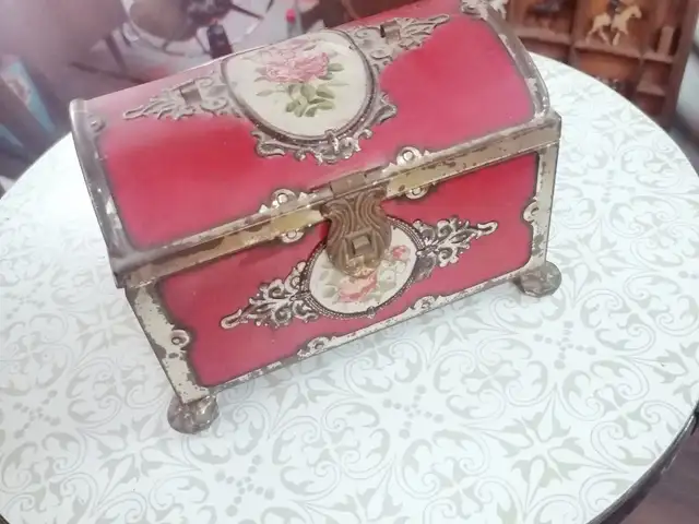 1970's Antique Barroque Metal Box in outstanding condition, Nicosia — Agioi Omologites