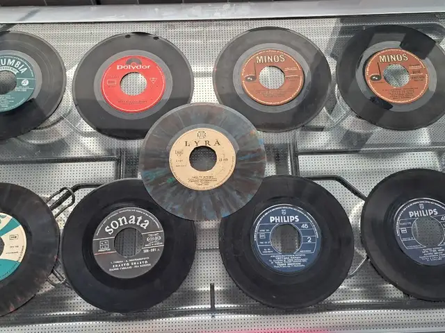 9 Ελληνικοί δίσκοι βινυλίων 45 στροφών / 9 Greek vinyls, Επαρχία Λευκωσίας — Στρόβολος - Άγιος Βασίλειος