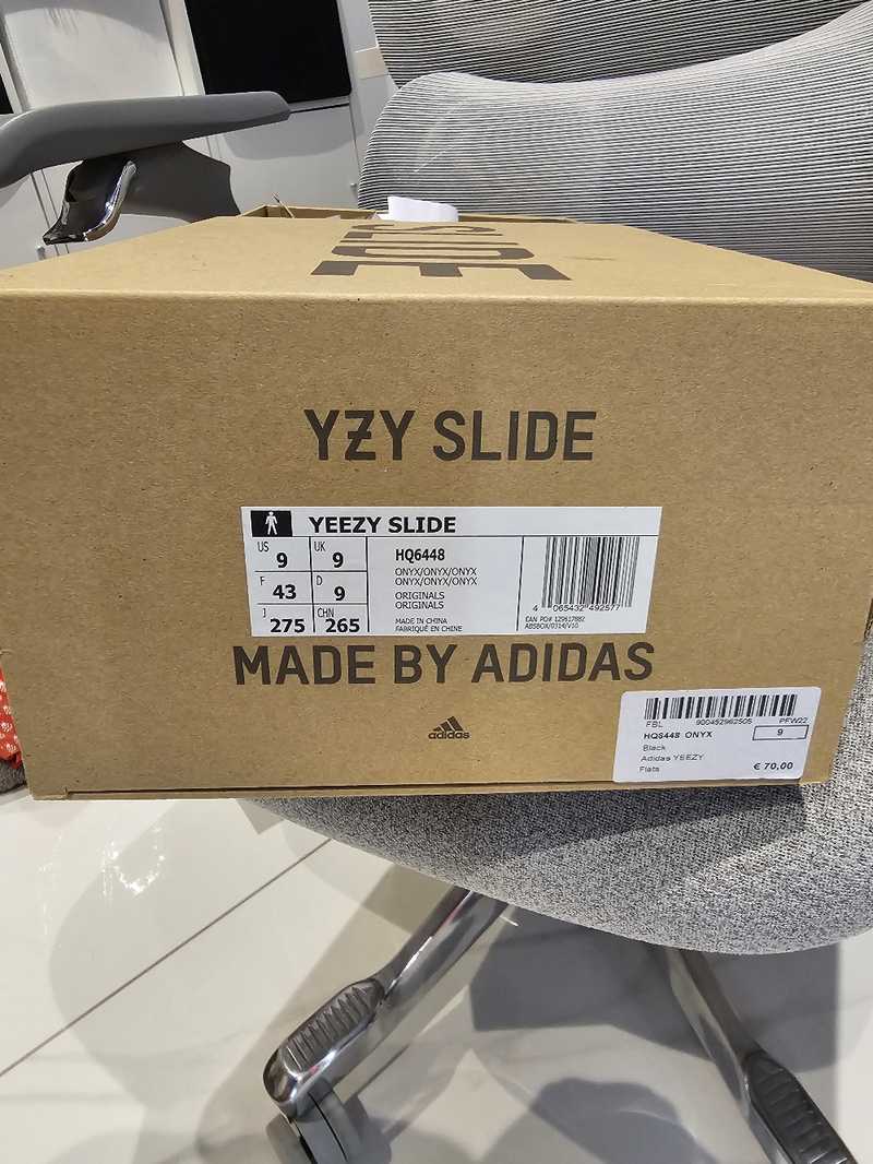 adidas gazelle silver green womens Adidas Yeezy Boost 350 V2 Cream Triple White Pre-Owned main image 1