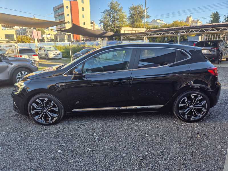 2022 Renault Clio 1,6L 2022 Cyprus