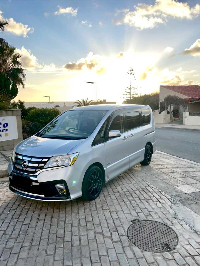 Nissan Serena 2,0L 2012