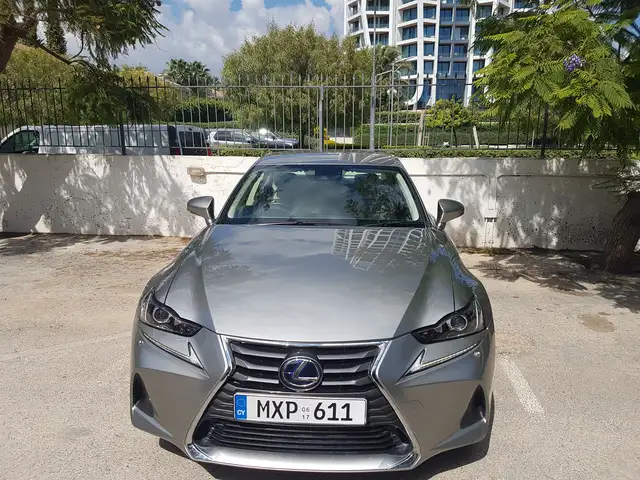 Lexus IS