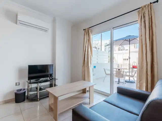 Modern private room near finikoudes, Επαρχία Λάρνακας — Λάρνακα - Φοινικούδες