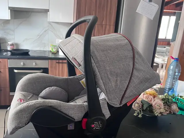 Infant car seat / baby carrier, Επαρχία Λάρνακας — Περιβόλια Λάρνακας