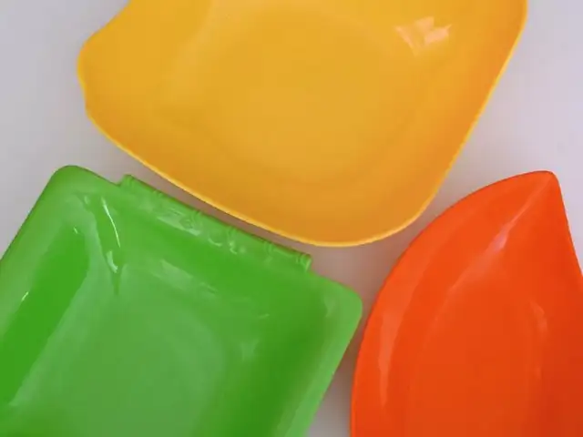 Bright green, yellow, red rigid plastic plate with small tab handles on the side, Επαρχία Λευκωσίας — 'Έγκωμη