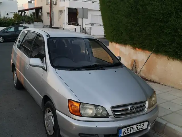 Toyota Ipsum
