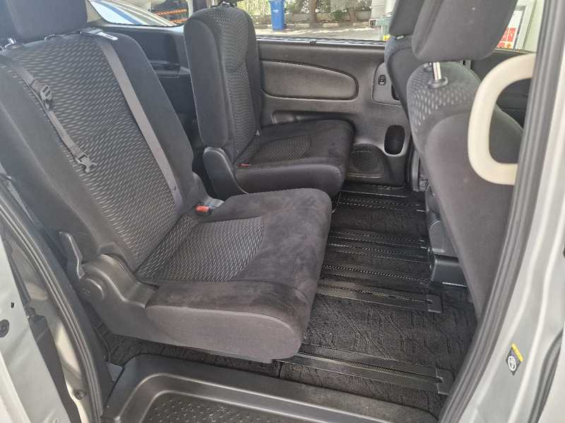 2013 Nissan Serena 2,0L 2013 Cyprus