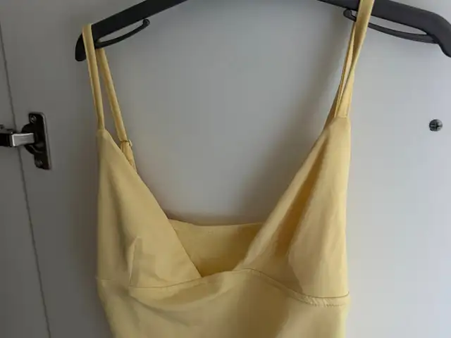 Yellow basic shirt, Nicosia — Palouriotissa