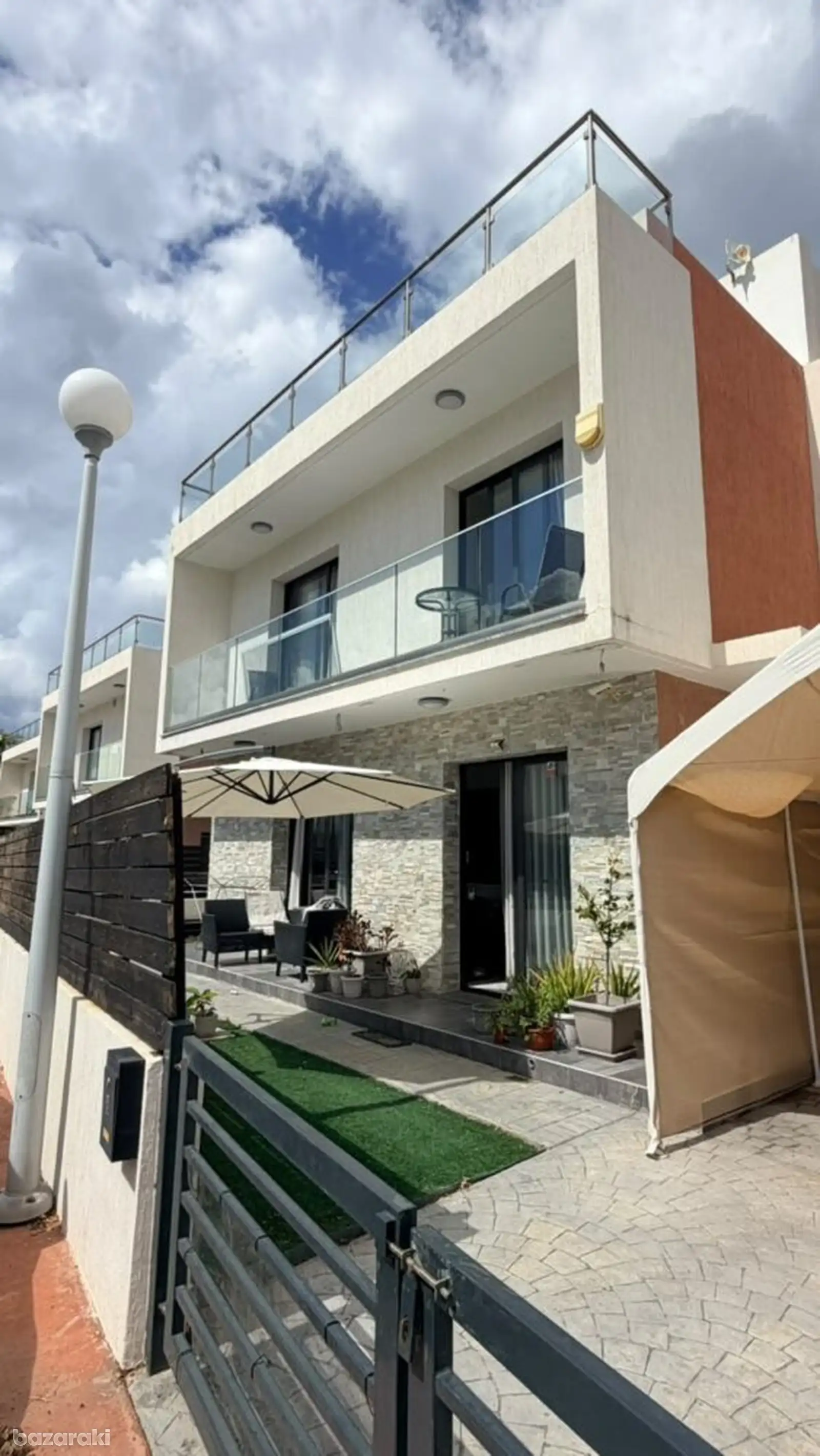 House, 3 bedrooms — 2