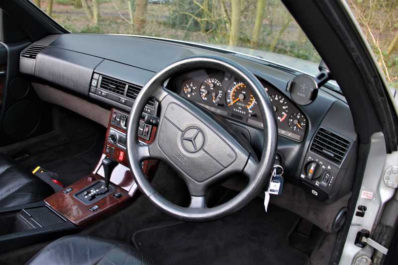 1992 Mercedes-Benz SL-Class 3,0L 1992 Cyprus