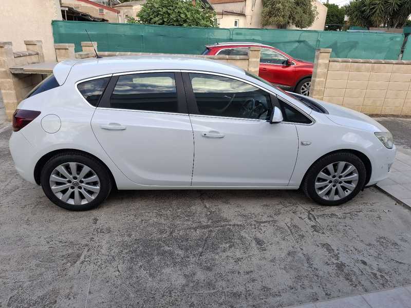 2010 Opel, Vauxhall Astra 1,6L 2010 Cyprus