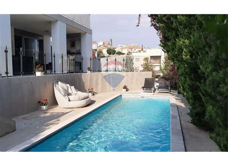 4-bedroom villa for sale
