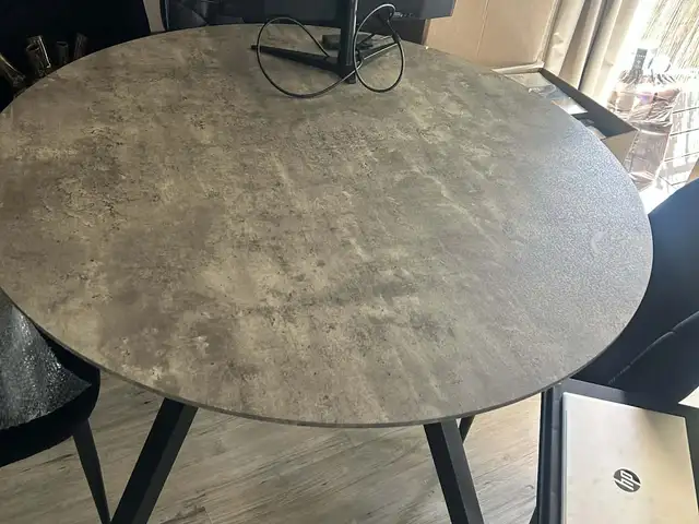 Dining table, Επαρχία Λεμεσού — Λεμεσός - Μέσα Γειτονιά