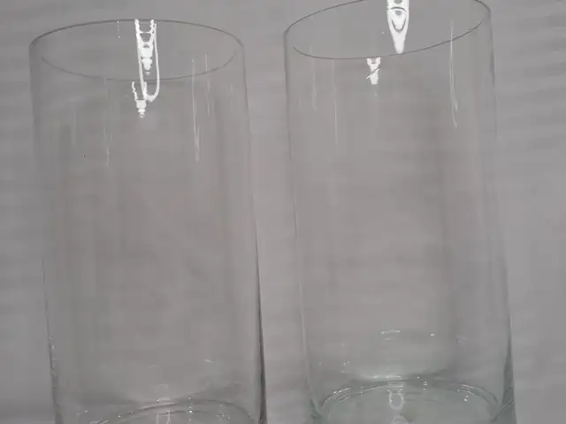 Set of 2 Large Clear Glass Cylinder Vases 30cm, Larnaca — Oroklini Tourist Area