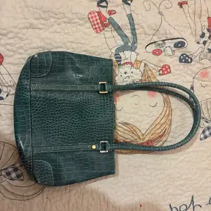 Cute vintage y2k emerald green crocodile tote bag, Limassol — Agios Athanasios