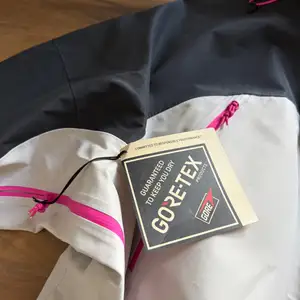 Brand new never worn, nike acg gore-tex jacket, Limassol — Moni