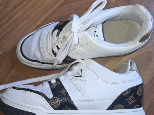 Guess sneakers, Nicosia — Agios Dometios - Agios Pavlos