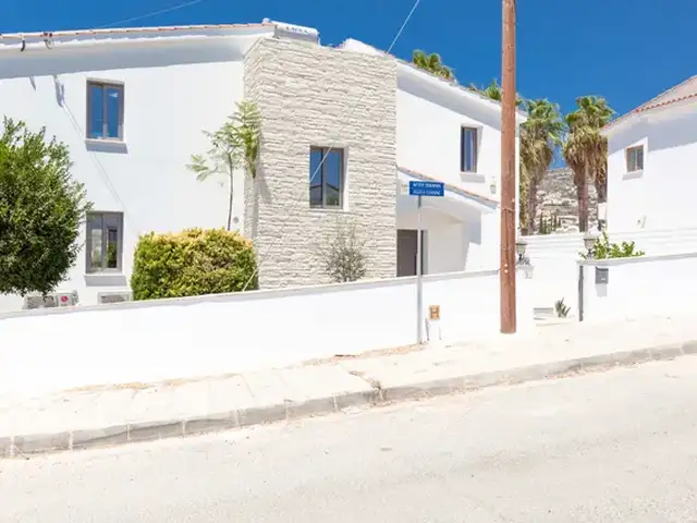  4-bedroom villa to rent, Paphos — Pegeia