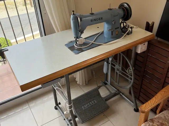 Sewing machine singer industrial professional 331k104, Limassol — Parekklisia