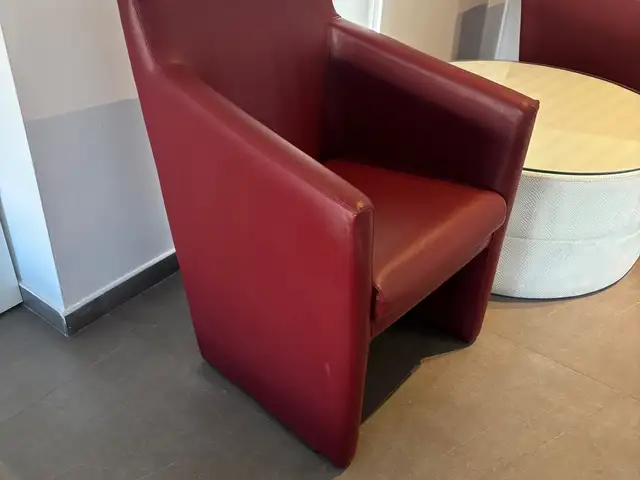 Real leather armchairs se of 2, Επαρχία Λάρνακας — Λάρνακα - Σκάλα