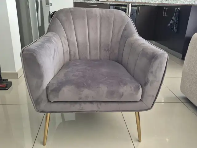 Elegant grey velvet accent armchair with gold legs, Επαρχία Λεμεσού — Λεμεσός - Άγιος Ιωάννης