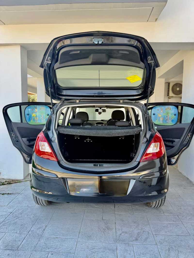 2011 Opel, Vauxhall Corsa 1,4L 2011 Cyprus